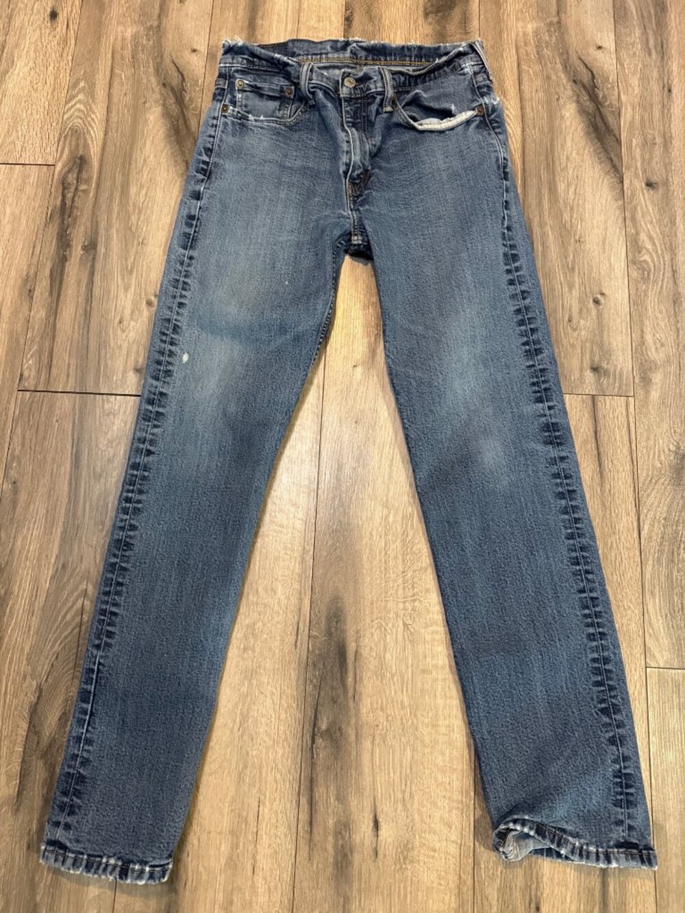 Levis 514 Mens Straight-Leg Jeans W33 L32 Blue Medium Wash Distressed Denim